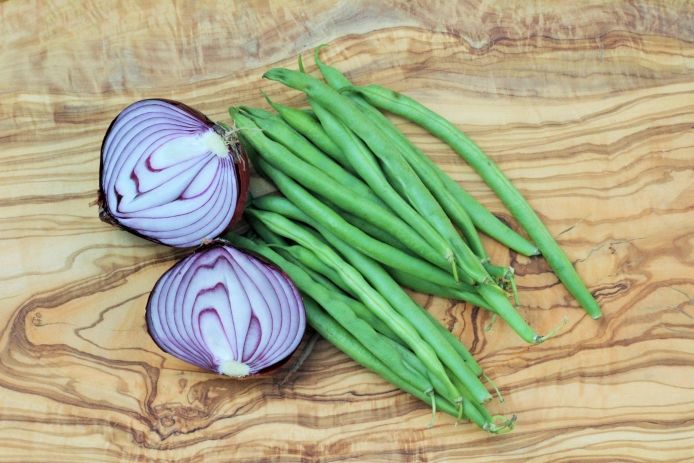 Green-Beans-with-Onions-1-694x463.jpg