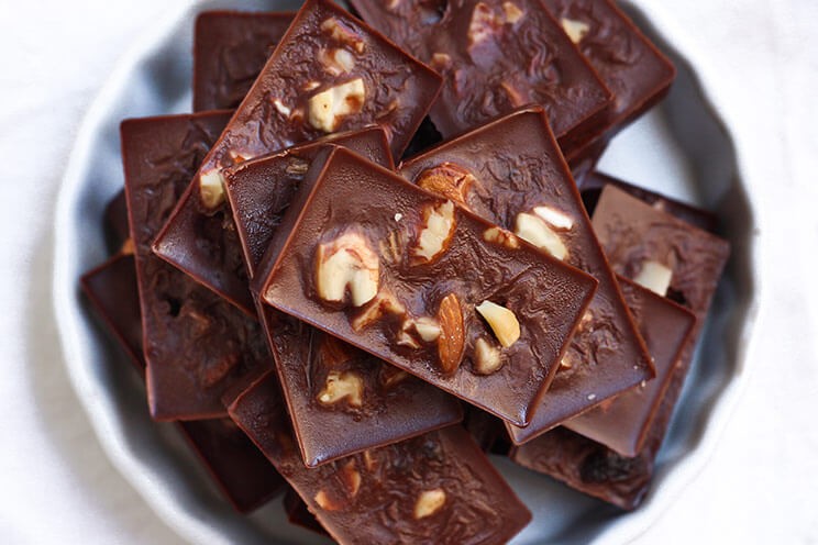 schema-photo-Gimmie-The-Good-Stuff-Chocolate-with-Coconut-Oil.jpg