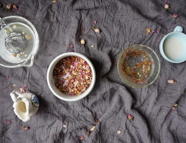DIY Rose Gelatin Peel-Off Face Mask