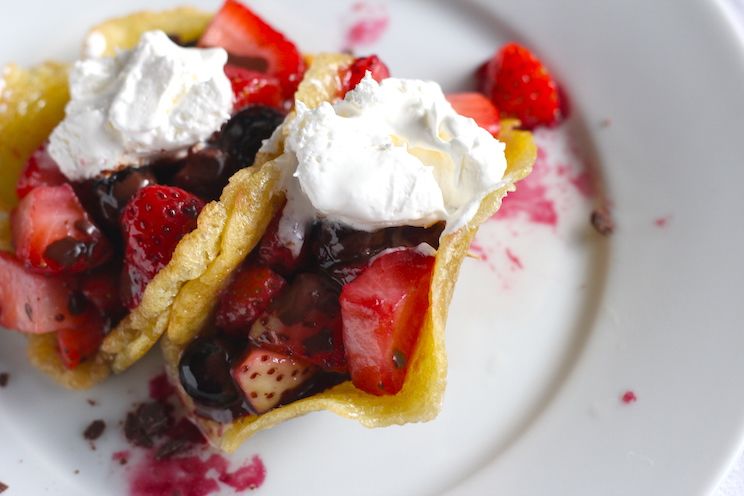 Strawberry-Dessert-Tacos-2.jpg
