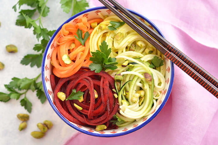schema-photo-Spicy-Rainbow-Pasta-with-All-Veggie-Noodles.jpg