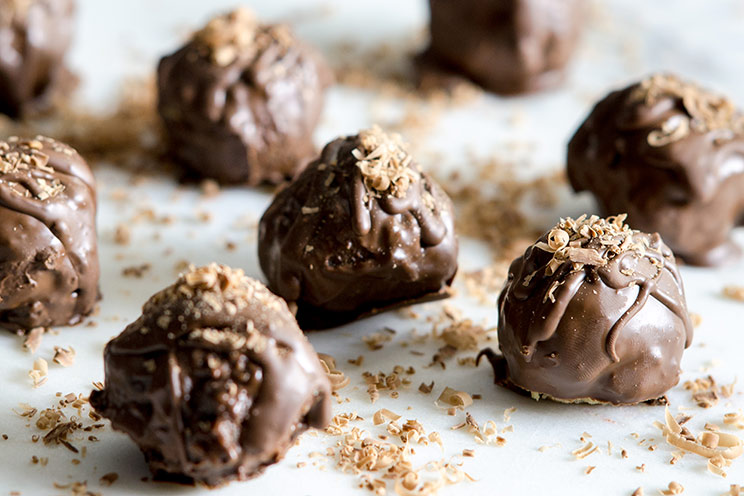 SCHEMA-PHOTO-Eggless-Freezer-Cookie-Dough-Truffles.jpg