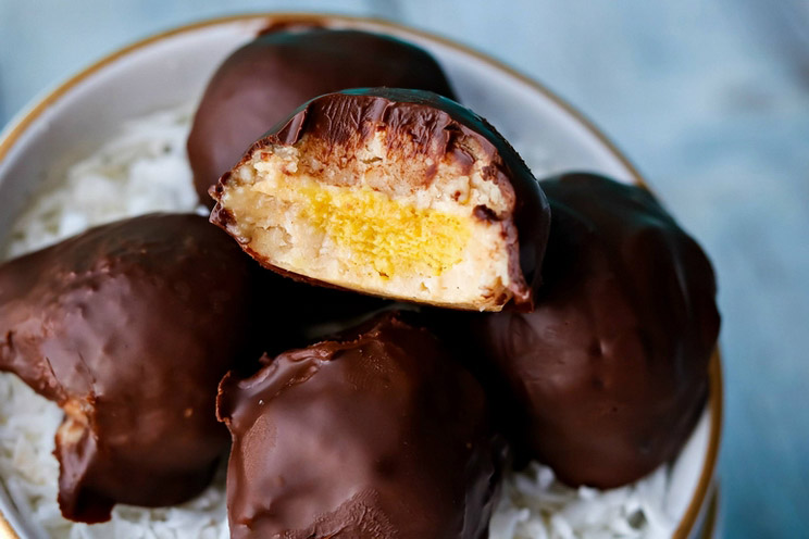 SCHEMA-PHOTO-Turmeric-Cadbury-Creme-Eggs.jpg