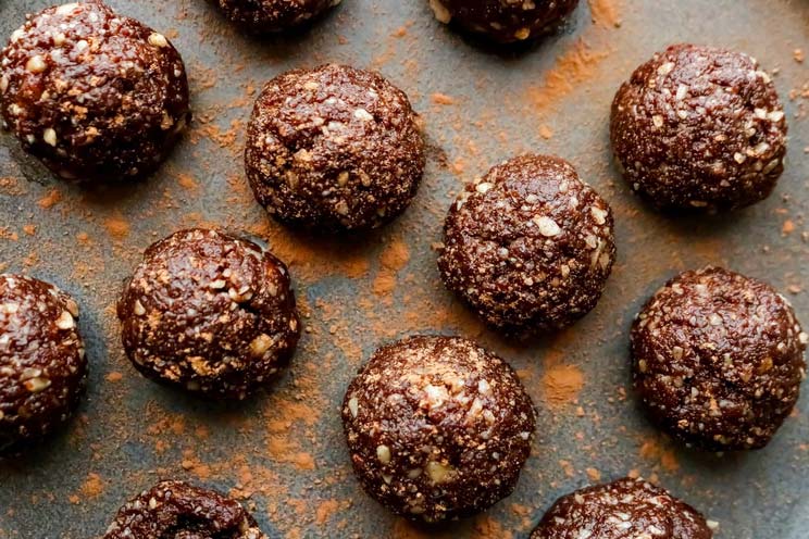 SCHEMA-PHOTO-Snickers-Bliss-Balls.jpg