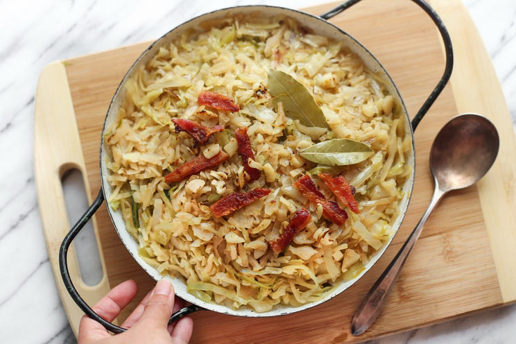 SCHEMA-PHOTO-Keto-Bacon-Crispy-Garlic-Cabbage-Stir-Fry.jpg