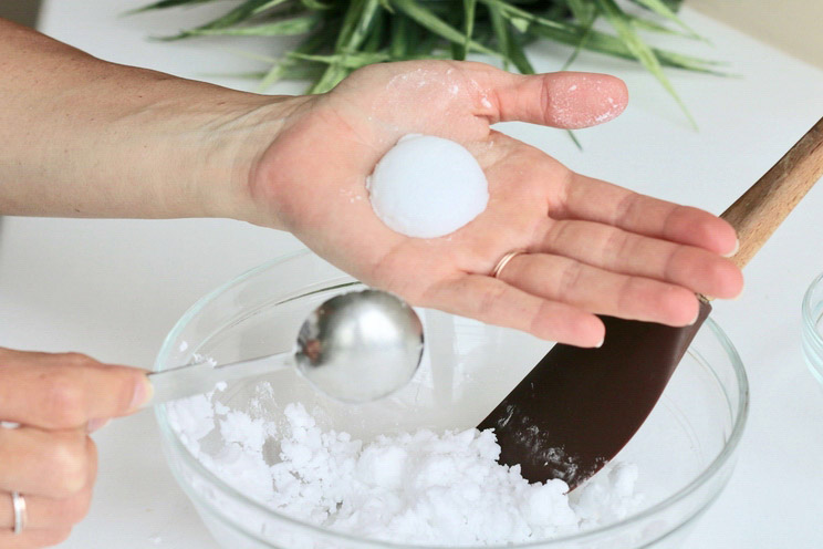 SCHEMA-PHOTO-No-Scrub-Baking-Soda-Dishwasher-Cleaner.jpg