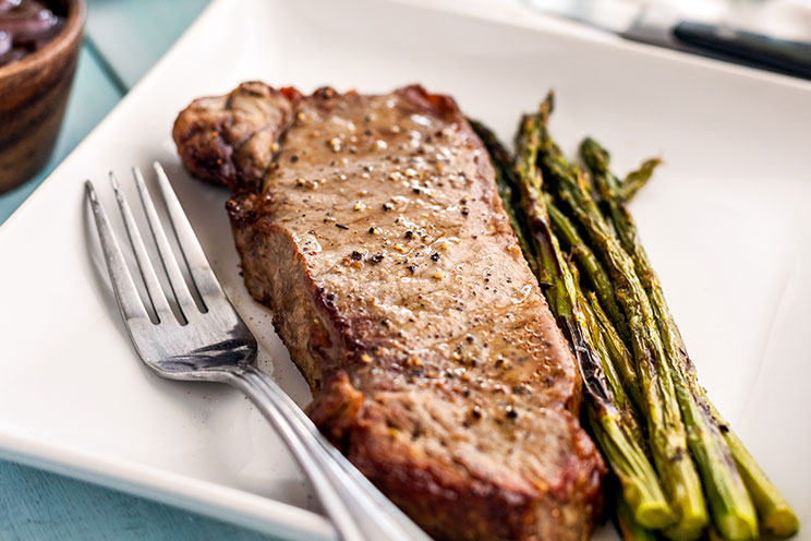 SCHEMA-PHOTO-One-Pan-New-York-Strip-Steak-Dinner-for-Two.jpg
