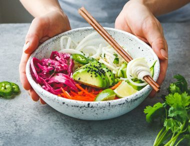 Cool & Crunchy Kohlrabi Noodle Veggie Bowl