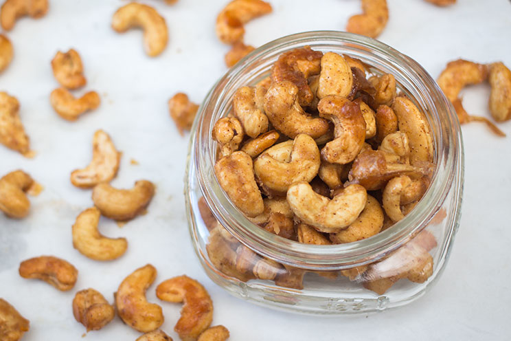 SCHEMA-PHOTO-Maple-Cinnamon-Roasted-Cashews.jpg