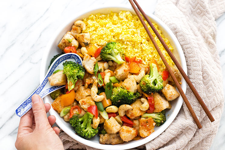 SCHEMA-PHOTO-Healthy-Cashew-Chicken-with-Turmeric-Cauliflower-Rice.jpg